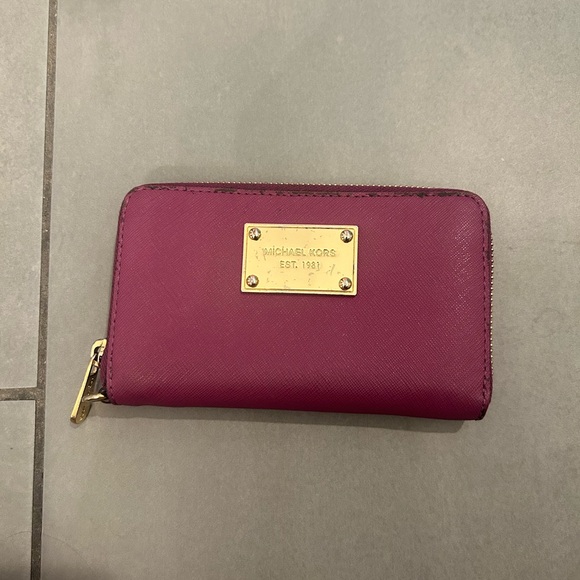 Michael Kors Handbags - Michael Kors Essentially Zip Wallet Wristlet